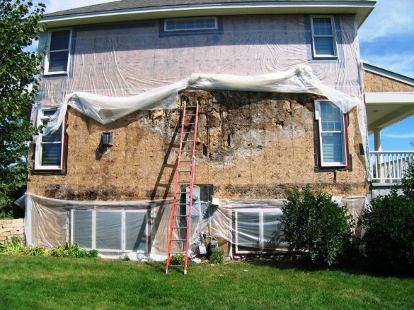 Pohľad na hrazdené dom v stene po demontáži vlečky. Minnesota, USA.