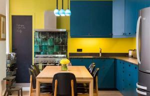 Pôsobivý farebný tandem vašej kuchyne. 6 elegantná farebné kombinácie