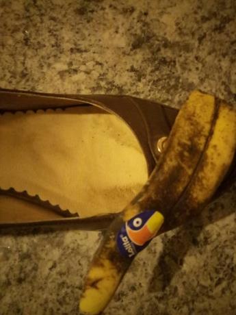 Banánovej šupke možno vyčistiť kožené topánky lesk.