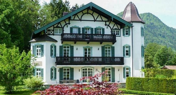 Mansion Gorbačov v bavorských Álp. Podľa niektorých zdrojov - na predaj.