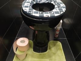 Ako zavesiť toaletný papier (sám alebo sama): dlhoročná rozhodla patentového sporu