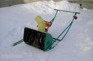 Stroje na upratovanie snehu od reťazových píl s rukami