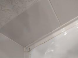 Linoleum na stenách v kúpeľni miesto dlaždice: rozpočet a rýchla dokončovacie bez švov, plesne