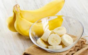 Výhody a poškodzuje banánov na telo