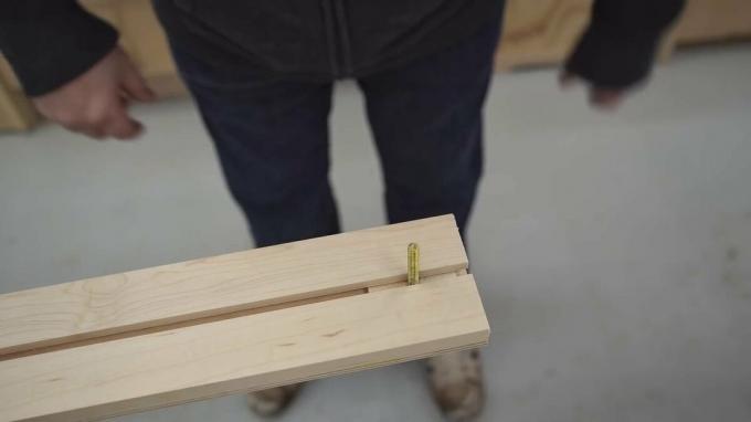 z miesta - https://ibuildit.ca/projects/how-to-make-a-straightedge-guide/