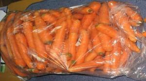 Ako udržať mrkva v plastovom vrecku až do nasledujúcej úrody.