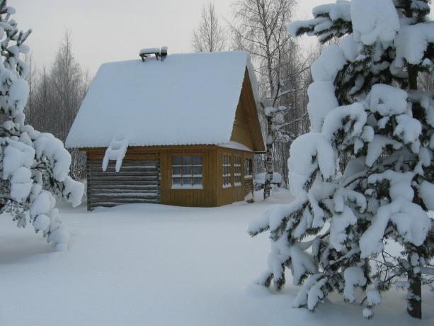 Snowy zima v krajine má svoj vlastný romantiku!