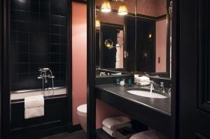 Top 6 lacných nápadov, ktoré vám môžu pomôcť transformovať starú kúpeľňu na nepoznanie